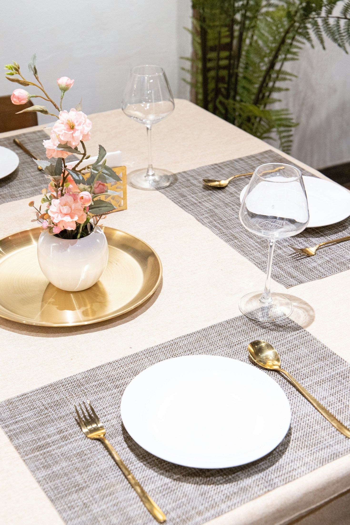 10 Tips to Host an Elegant Dinner Party